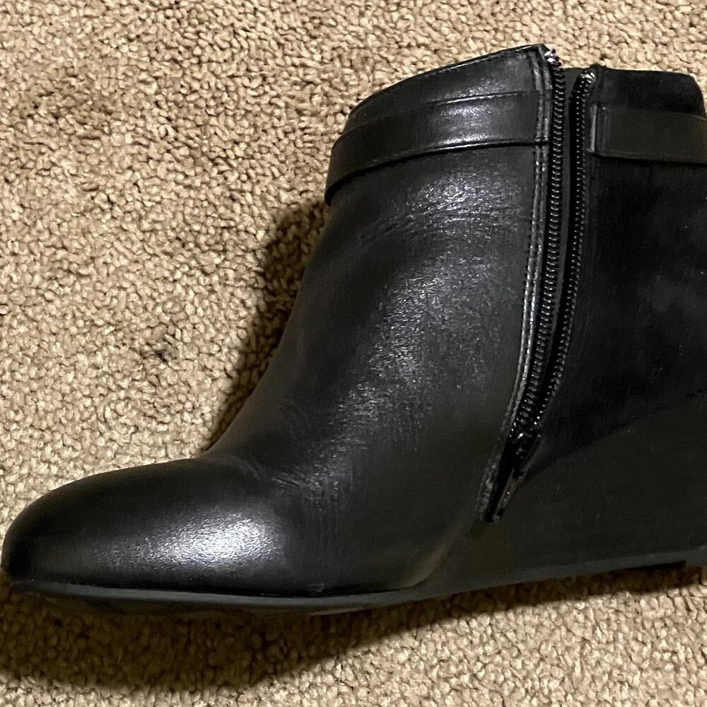 Vionic black booties size 8